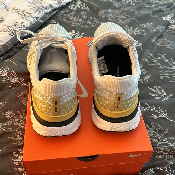 Nike Infinity 3 Flyknit Running Shoes size 11 - Picture 4 of 7